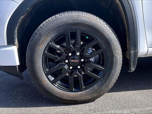 Used 2025 GMC Sierra 1500 Elevation image 8
