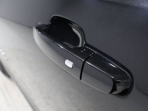 Used 2023 GMC Acadia SLT image 11