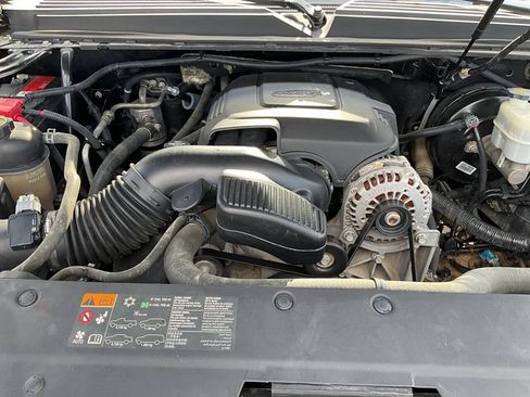 Used 2013 Chevrolet Avalanche LTZ AWD/4WD image 19