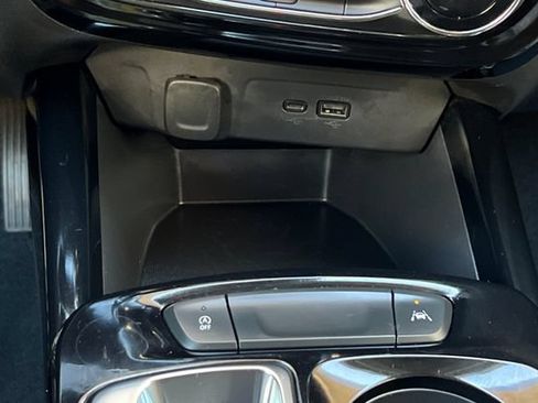 Used 2025 Chevrolet Trax LT FWD image 37
