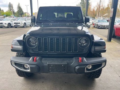 Used 2025 Jeep Gladiator Sport image 3