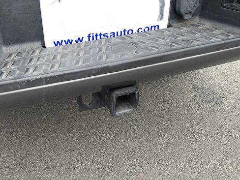 Used 2019 Nissan Titan SV w/ SV Convenience Package image 36