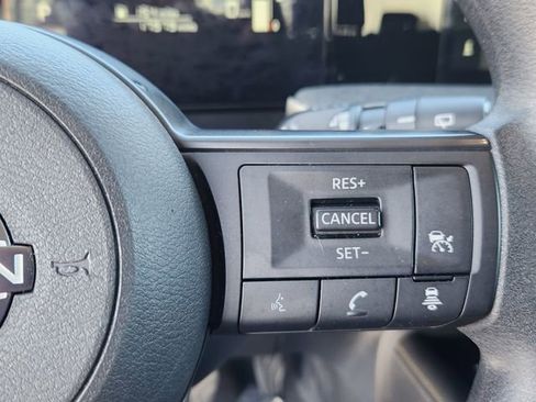 Used 2025 Nissan Kicks SV AWD/4WD image 18