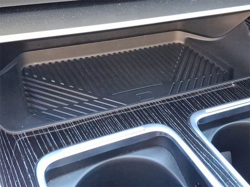 Used 2025 BMW 740i xDrive image 26