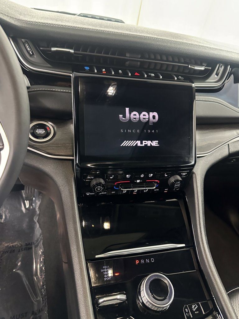 Used 2023 Jeep Grand Cherokee 30th Anniversary AWD/4WD image 18