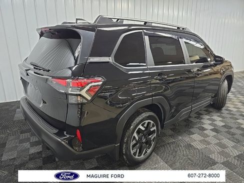 Used 2025 Subaru Forester Premium image 13