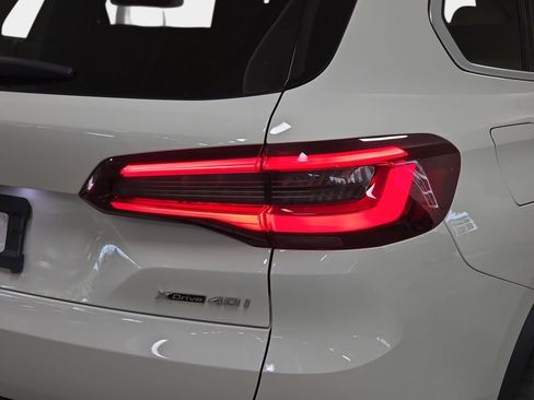 Used 2023 BMW X5 xDrive40i w/ Premium Package image 30