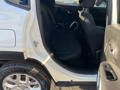 Used 2018 Jeep Renegade Latitude AWD/4WD image 23