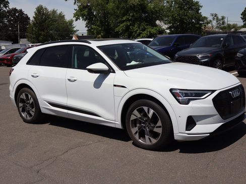 Used 2021 Audi e-tron Premium w/ Convenience Plus Package AWD/4WD image 4