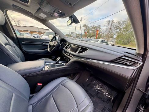 Used 2019 Buick Enclave Essence image 14