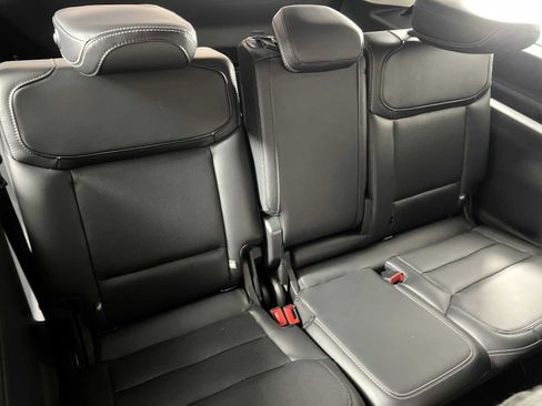 Used 2025 Ford Expedition Max Platinum w/ Driver's Package image 17