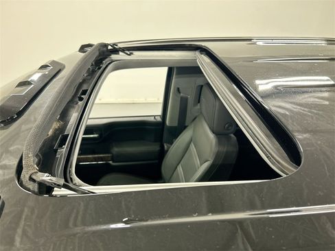 Used 2021 GMC Sierra 3500 Denali w/ Denali Black Diamond Edition image 20