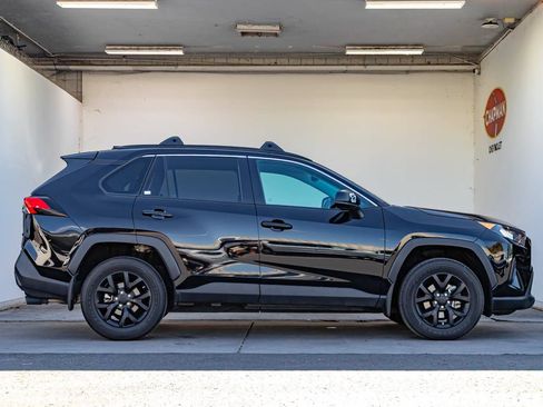 Used 2021 Toyota RAV4 LE FWD image 2