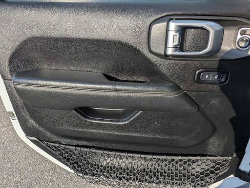 Used 2020 Jeep Gladiator Overland AWD/4WD image 14