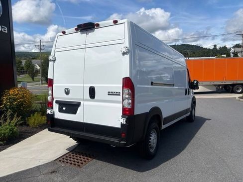 Used 2026 RAM ProMaster 2500 w/ Convenience Group FWD image 8