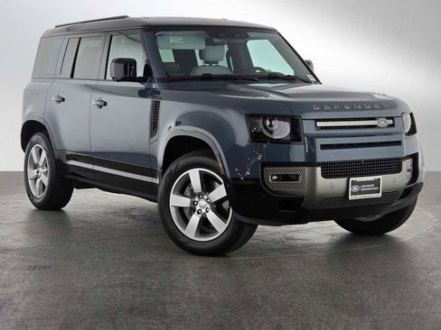 Used 2025 Land Rover Defender 110 X-Dynamic SE image 3