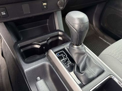 Used 2017 Toyota Tacoma SR5 image 28