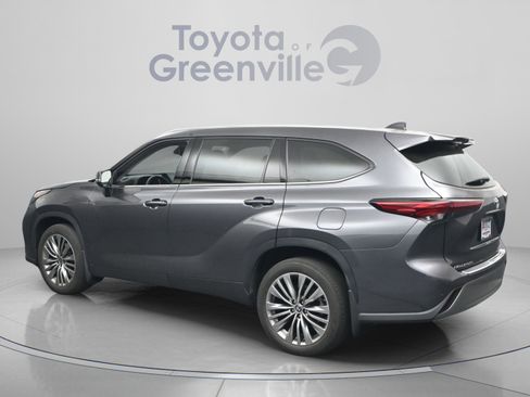 Used 2022 Toyota Highlander Platinum FWD image 8