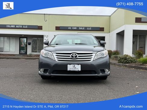 Used 2011 Toyota Avalon Limited FWD image 3