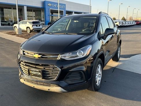 Certified 2022 Chevrolet Trax LT w/ LT Convenience Package image 34
