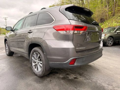 Used 2017 Toyota Highlander XLE AWD/4WD image 7