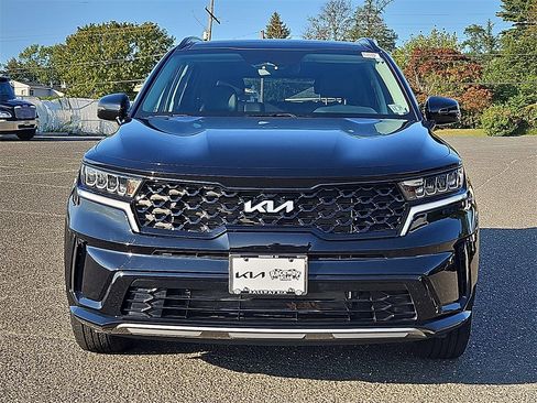 Certified 2022 Kia Sorento S w/ Panoramic Sunroof Package image 2
