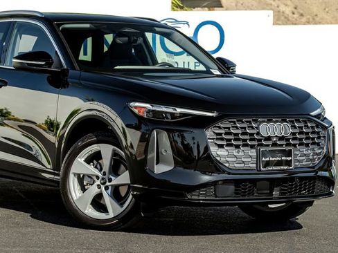 Used 2025 Audi Q5 Premium Plus w/ Premium Plus AWD/4WD image 5