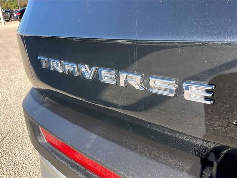 Used 2025 Chevrolet Traverse LT image 32