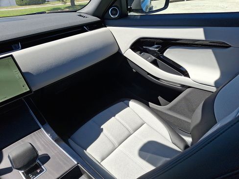 Certified 2026 Land Rover Range Rover Evoque Dynamic SE image 14