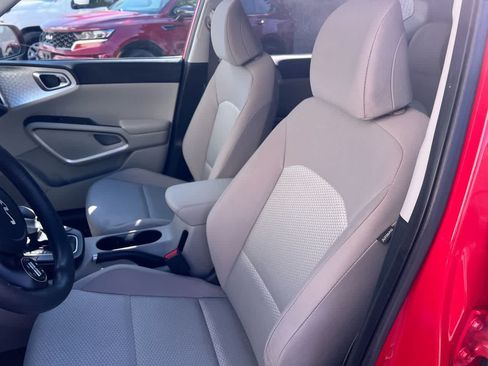 Used 2023 Kia Soul LX FWD image 11
