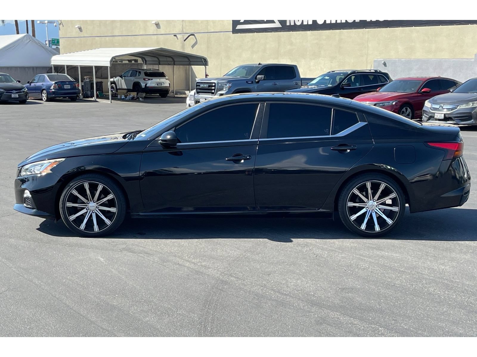 Used 2019 Nissan Altima 2.5 SR FWD image 2