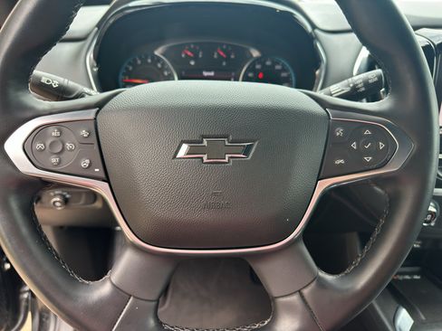 Used 2023 Chevrolet Traverse RS FWD image 15