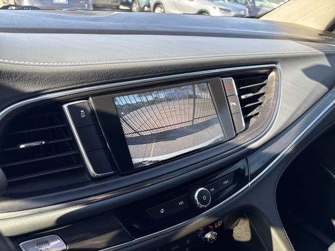 Used 2019 Buick Enclave Essence image 27