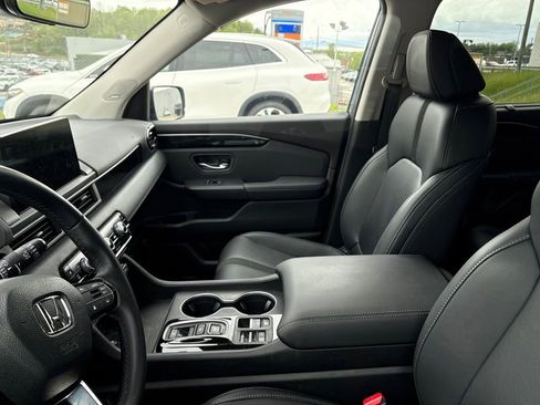 Used 2023 Honda Pilot Touring image 8