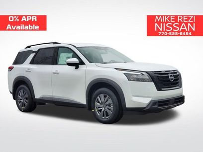 New 2025 Nissan Pathfinder SV w/ Black Appearance Package