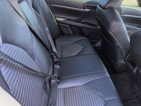 Used 2020 Toyota Camry SE FWD image 8