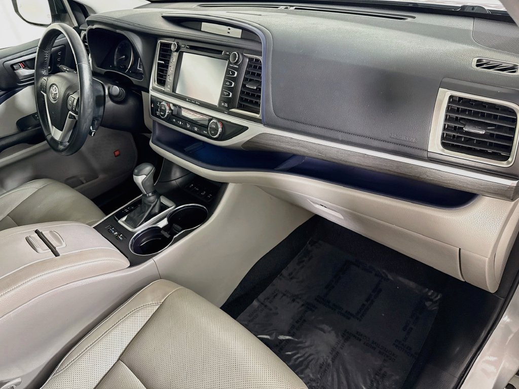 Certified 2018 Toyota Highlander Limited AWD/4WD image 34