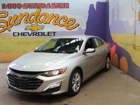 Used 2022 Chevrolet Malibu LT image 2