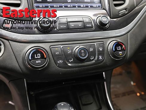 Used 2019 Chevrolet Impala LT FWD image 20