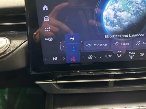 Certified 2024 Lincoln Nautilus Reserve w/ Equipment Group 202A image 22