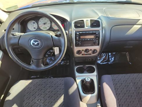 Used 2003 MAZDA Protege5 FWD image 4