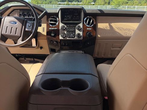 Used 2016 Ford F250 Lariat w/ Lariat Ultimate Package AWD/4WD image 18