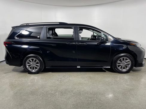 Certified 2023 Toyota Sienna XLE image 2