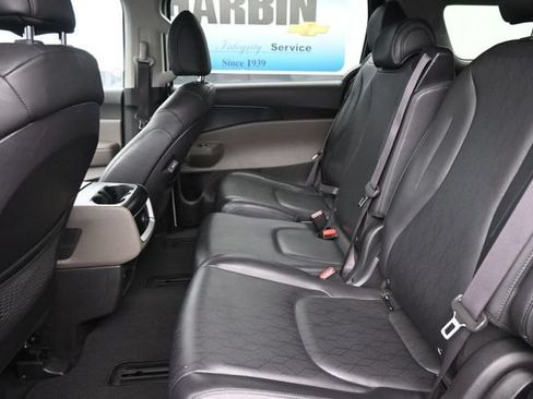 Used 2025 Kia Carnival FWD image 10