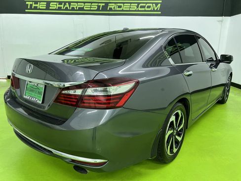 Used 2017 Honda Accord EX image 10