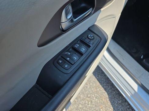 Used 2023 Chrysler Voyager LX FWD image 17