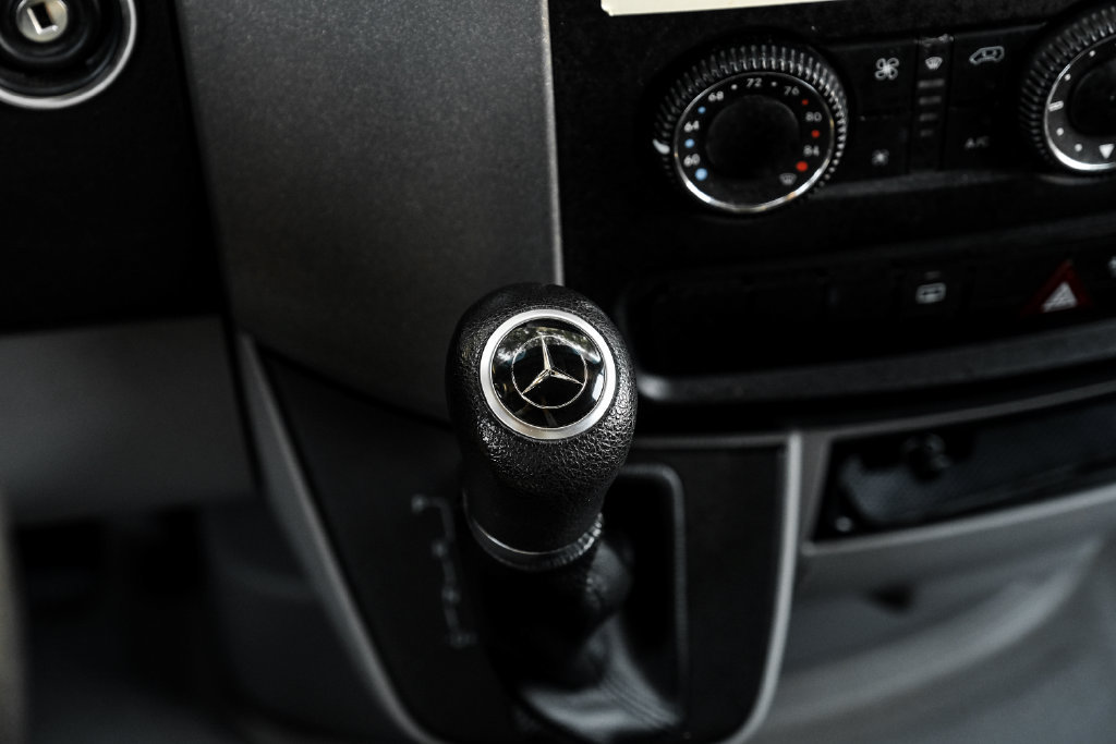 Used 2015 Mercedes-Benz Sprinter 2500 image 32