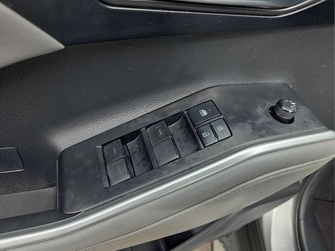 Used 2021 Toyota Highlander XLE image 16