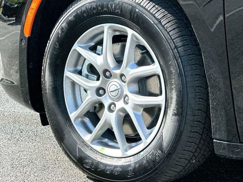 New 2026 Chrysler Pacifica Select FWD image 11