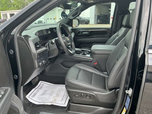 Certified 2025 Chevrolet Suburban LT w/ Comfort Package AWD/4WD image 8